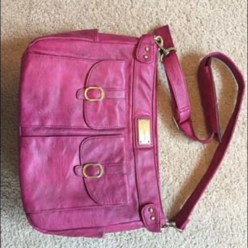 Kelly Moore Classic Camera Bag in Fuchsia